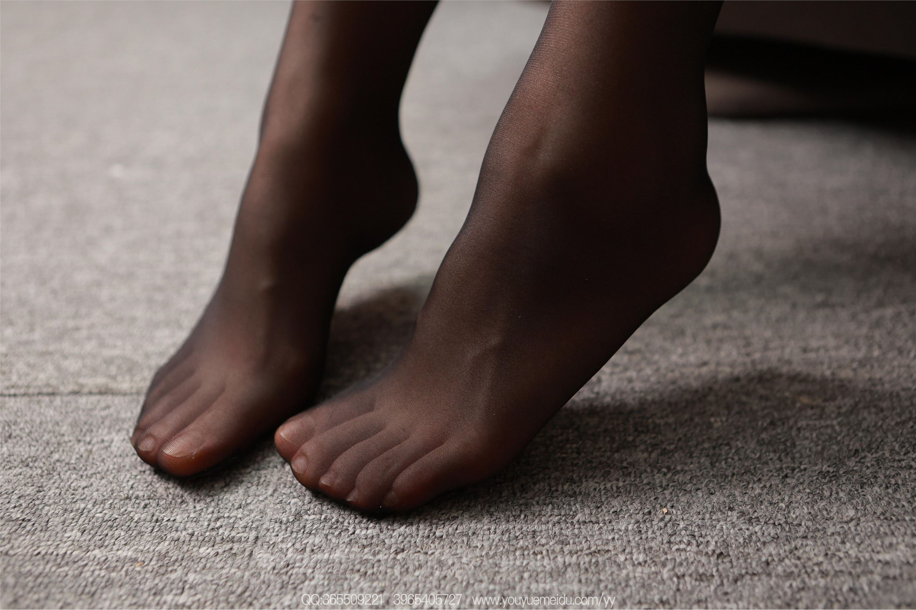 IESS异思趣向  2025.08.20 丝享家 2136 小婕《酒红穿搭》